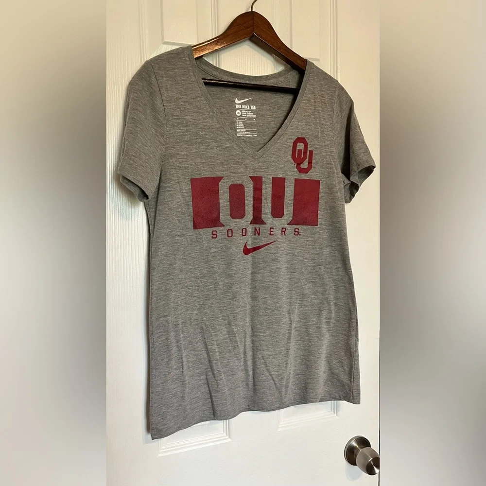 Nike Women’s‎ Gray and Red V Neck Oklahoma Sooners Tee